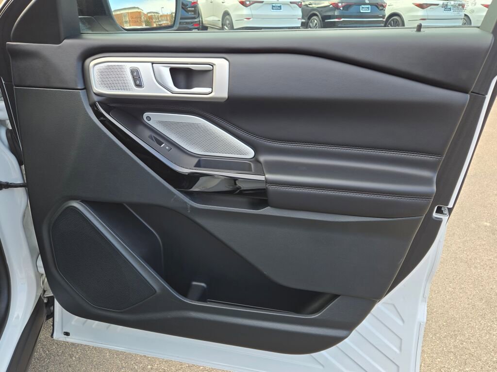 Used 2023 Ford Explorer Platinum w/ Technology Package image 10