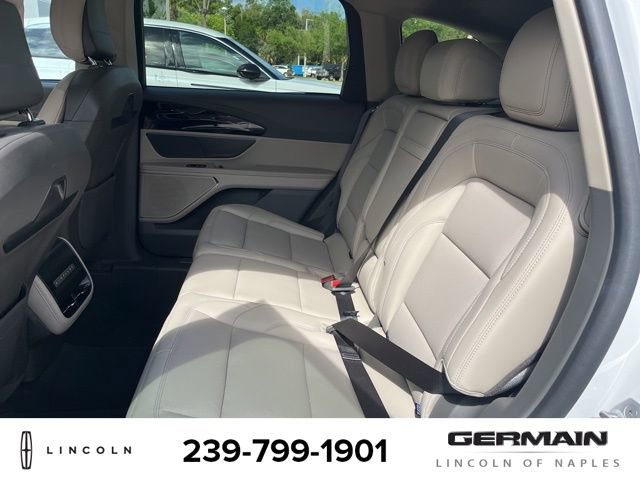 Used 2025 Lincoln Nautilus Premier image 14