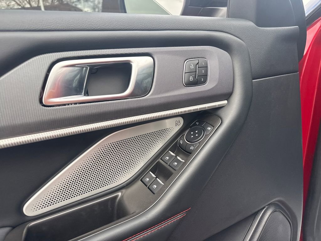 Used 2025 Ford Explorer ST image 33
