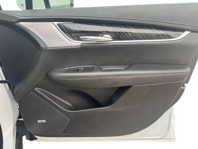 Used 2024 Cadillac XT6 Premium Luxury w/ Technology Package AWD/4WD image 16