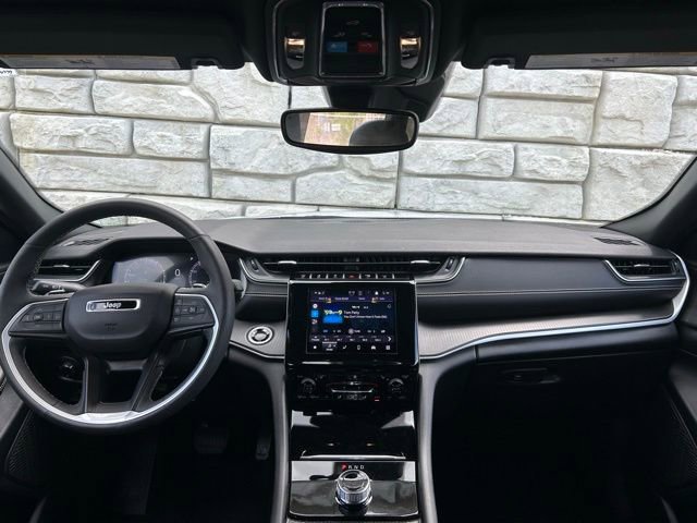 Certified 2024 Jeep Grand Cherokee Altitude AWD/4WD image 10