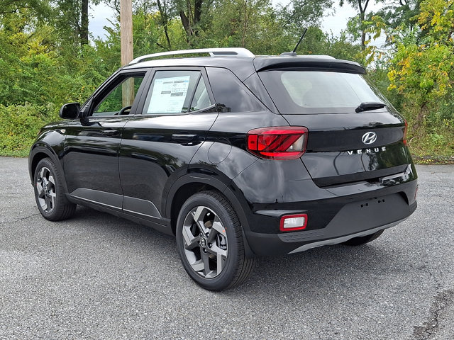 New 2026 Hyundai Venue SEL FWD image 2