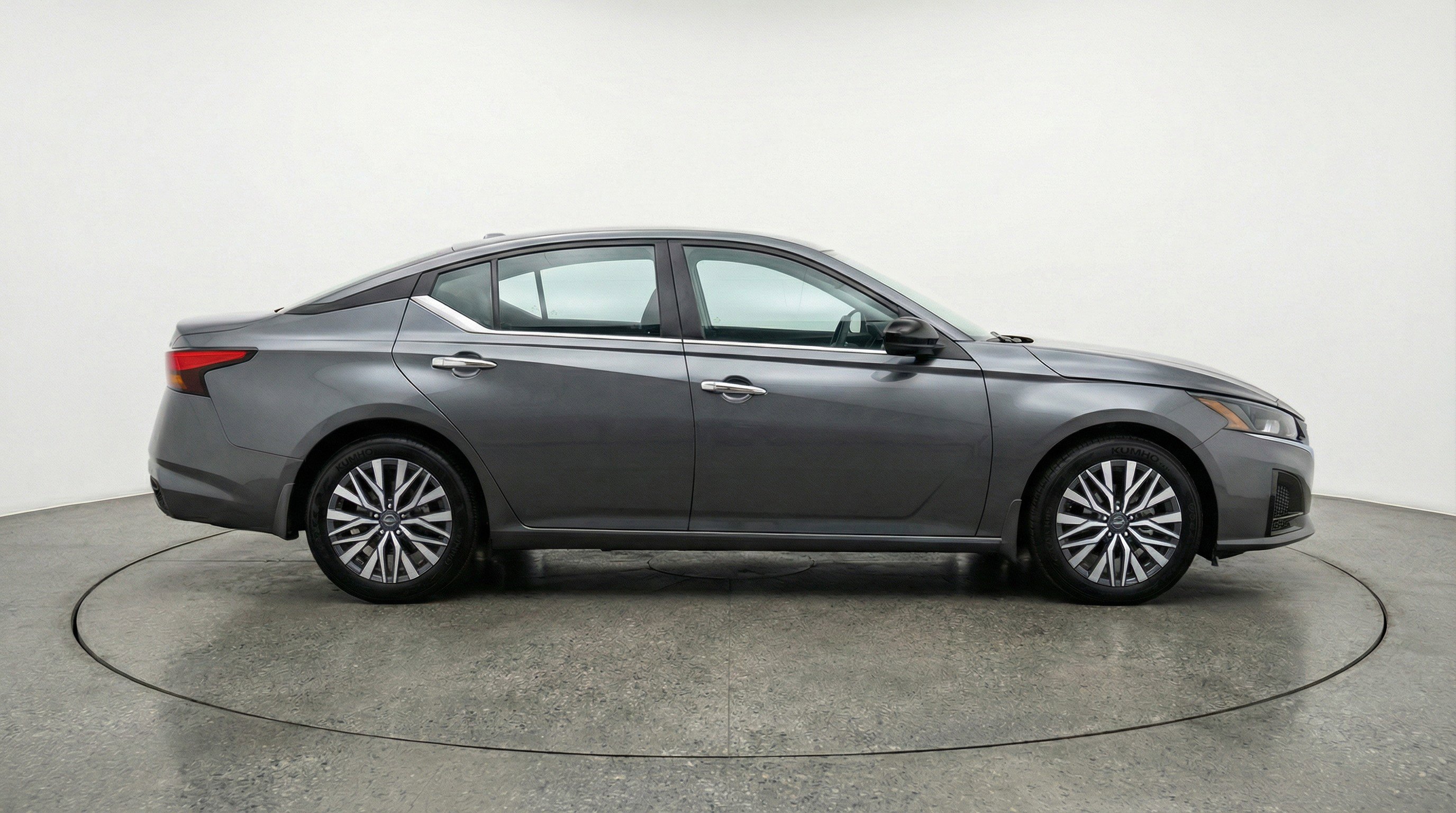 Used 2025 Nissan Altima 2.5 SV image 11