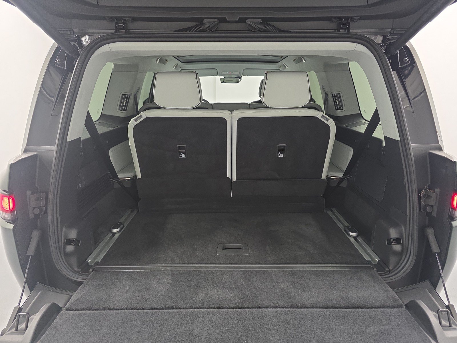 Used 2024 Rivian R1S Adventure AWD/4WD image 15