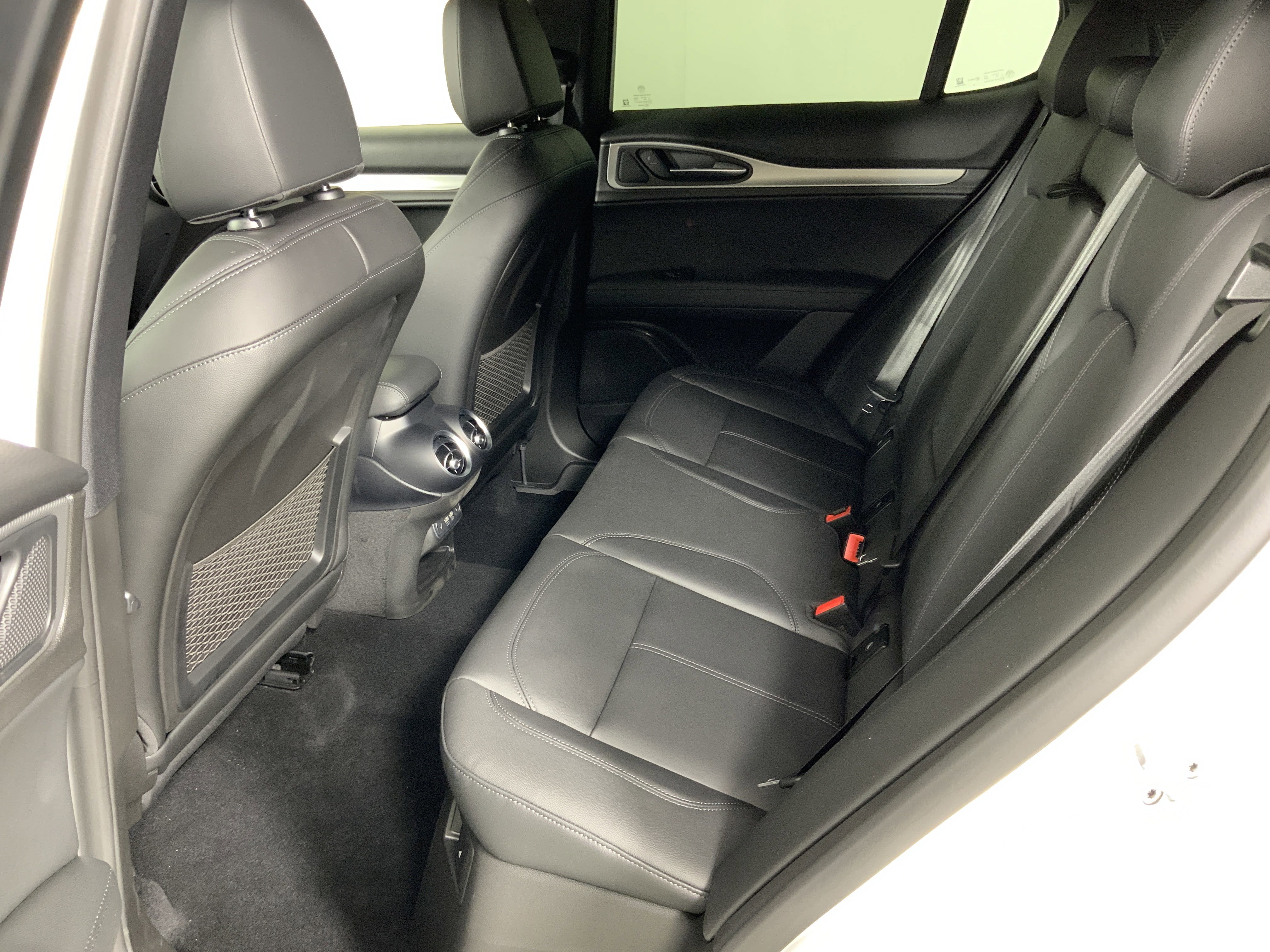 New 2025 Alfa Romeo Stelvio Sprint w/ Convenience Package image 24
