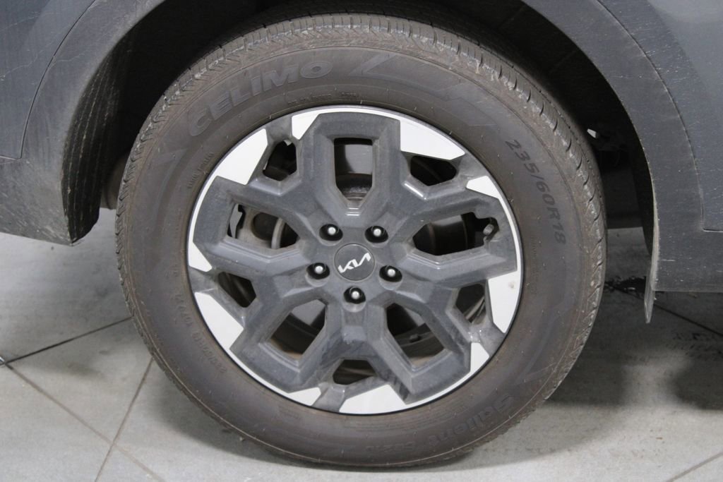 Used 2024 Kia Sorento S image 12