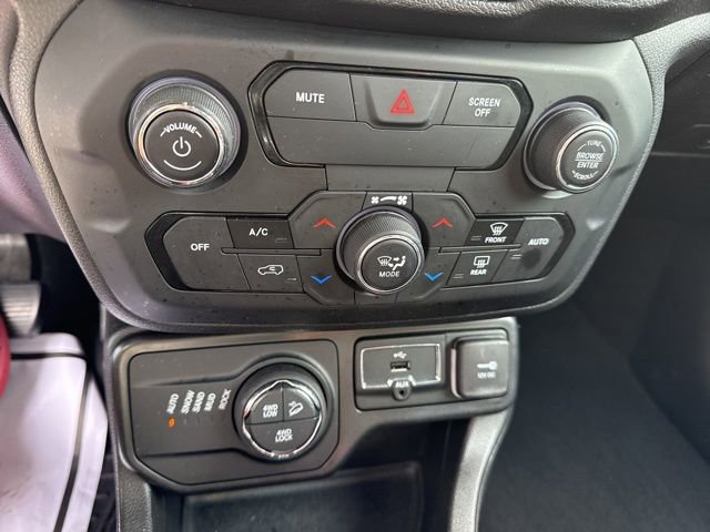 Used 2020 Jeep Renegade Trailhawk image 16