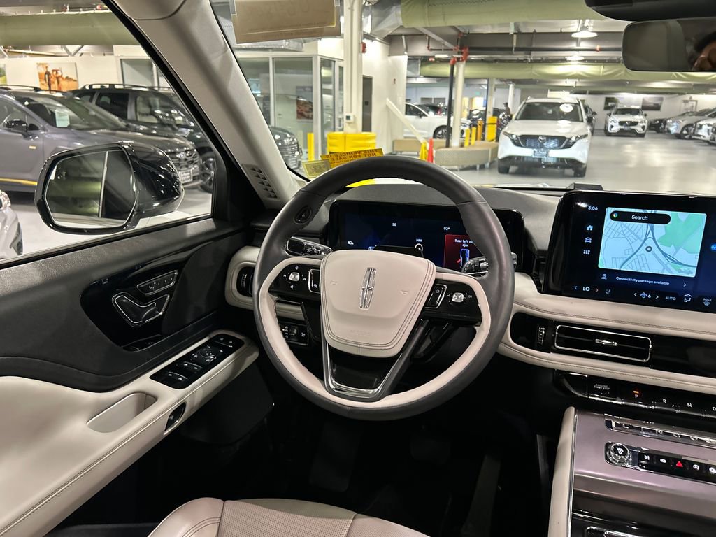 Used 2026 Lincoln Aviator AWD image 27