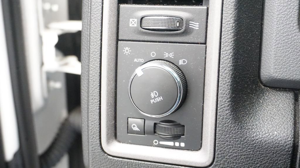 Used 2016 RAM 1500 Express image 28