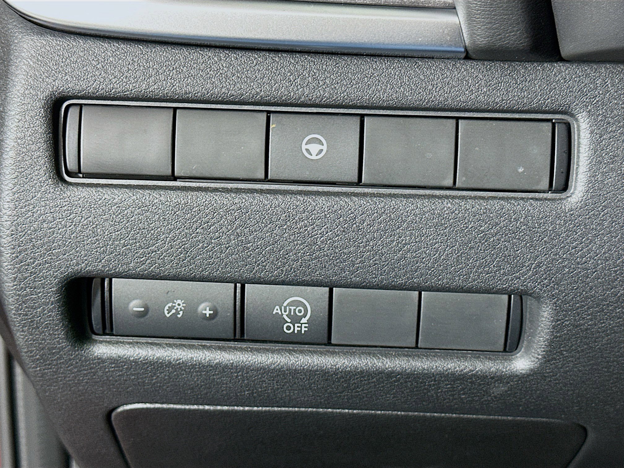 Used 2023 Nissan Rogue SV AWD/4WD image 17