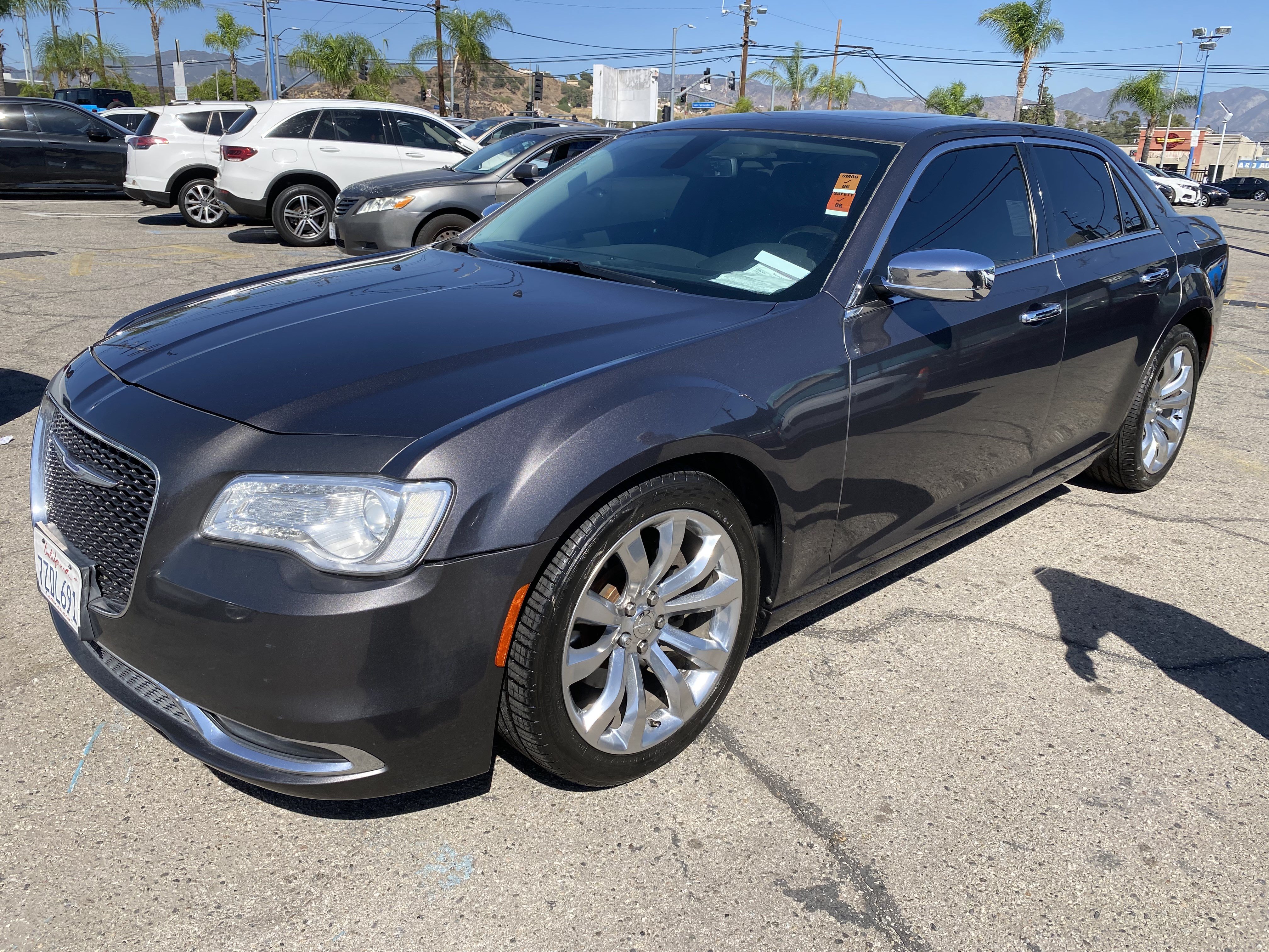 Used 2017 Chrysler 300 C RWD image 2