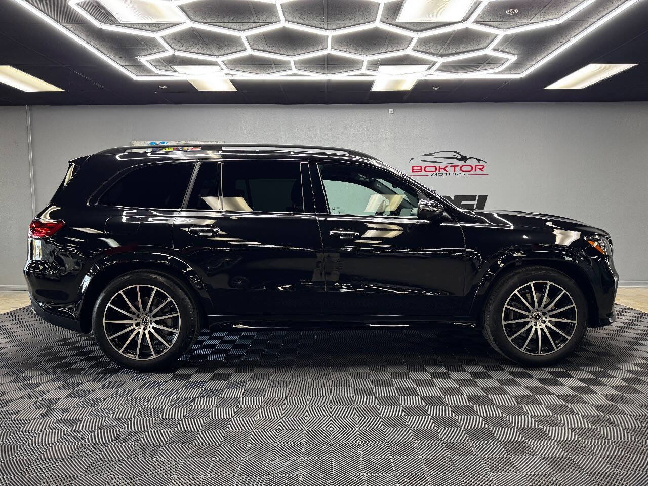 Used 2025 Mercedes-Benz GLS 450 4MATIC image 15