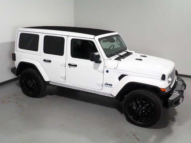Used 2025 Jeep Wrangler 4xe Sahara w/ Safety Group AWD/4WD image 13