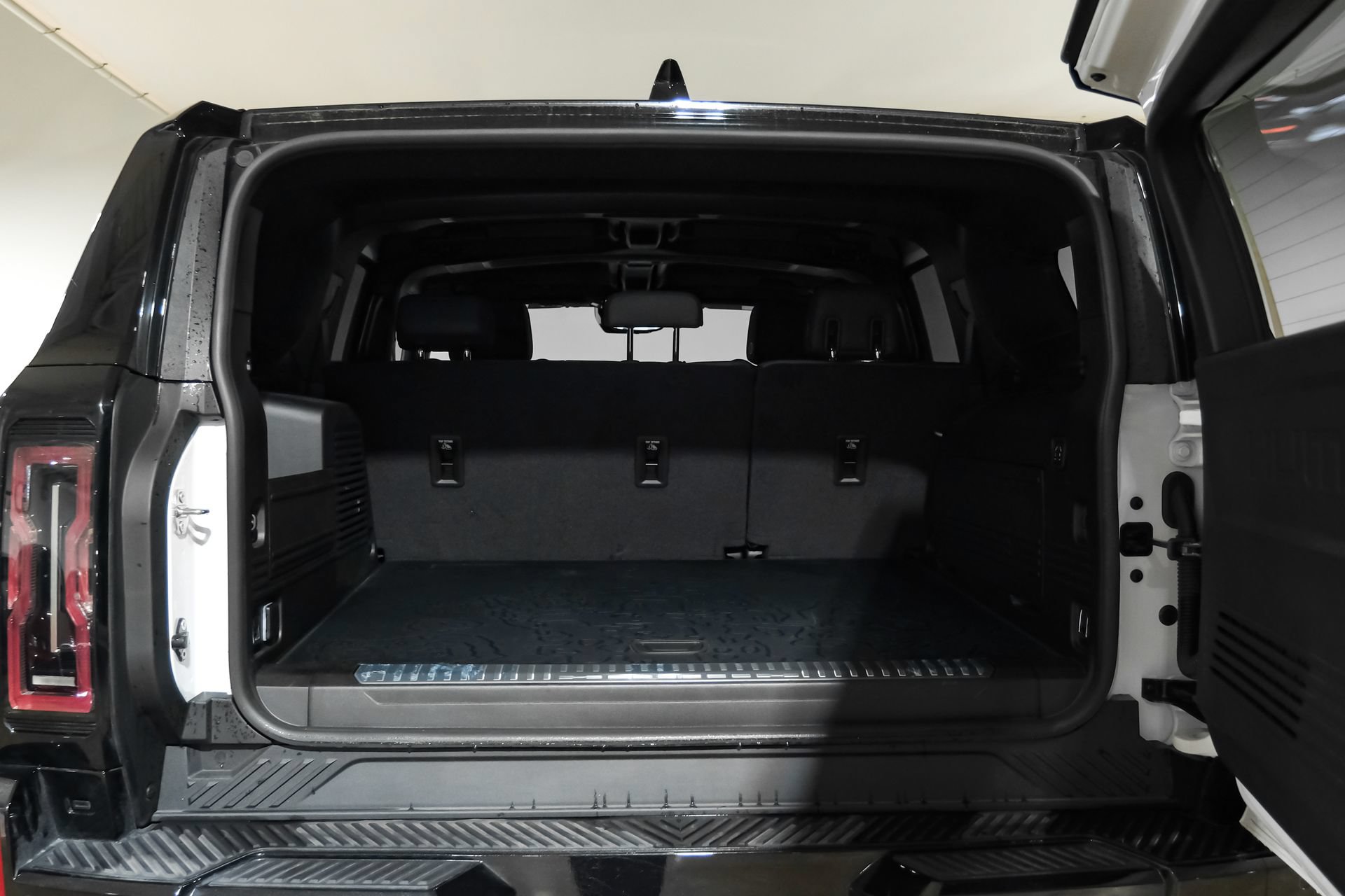 Used 2025 GMC Hummer EV 2X w/ LPO, Sport Package AWD/4WD image 64