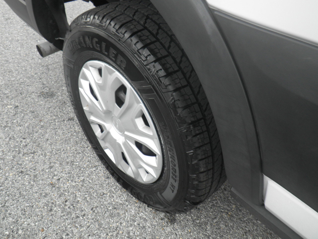 Used 2023 Ford Transit 350 XLT image 10