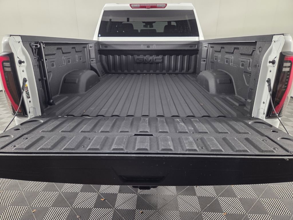 Used 2025 GMC Sierra 2500 AT4 image 31