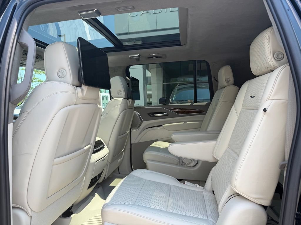 Used 2024 Cadillac Escalade ESV Sport Platinum w/ LPO, ONYX Package AWD/4WD image 18