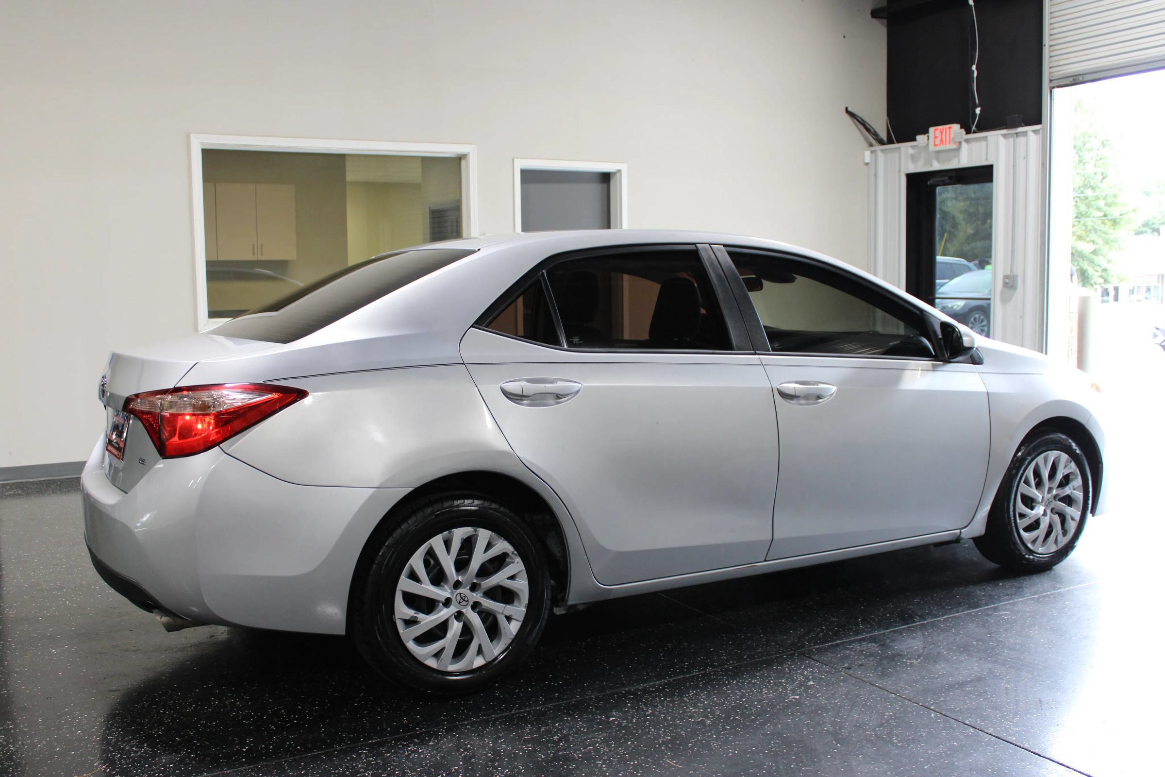 Used 2019 Toyota Corolla LE FWD image 3