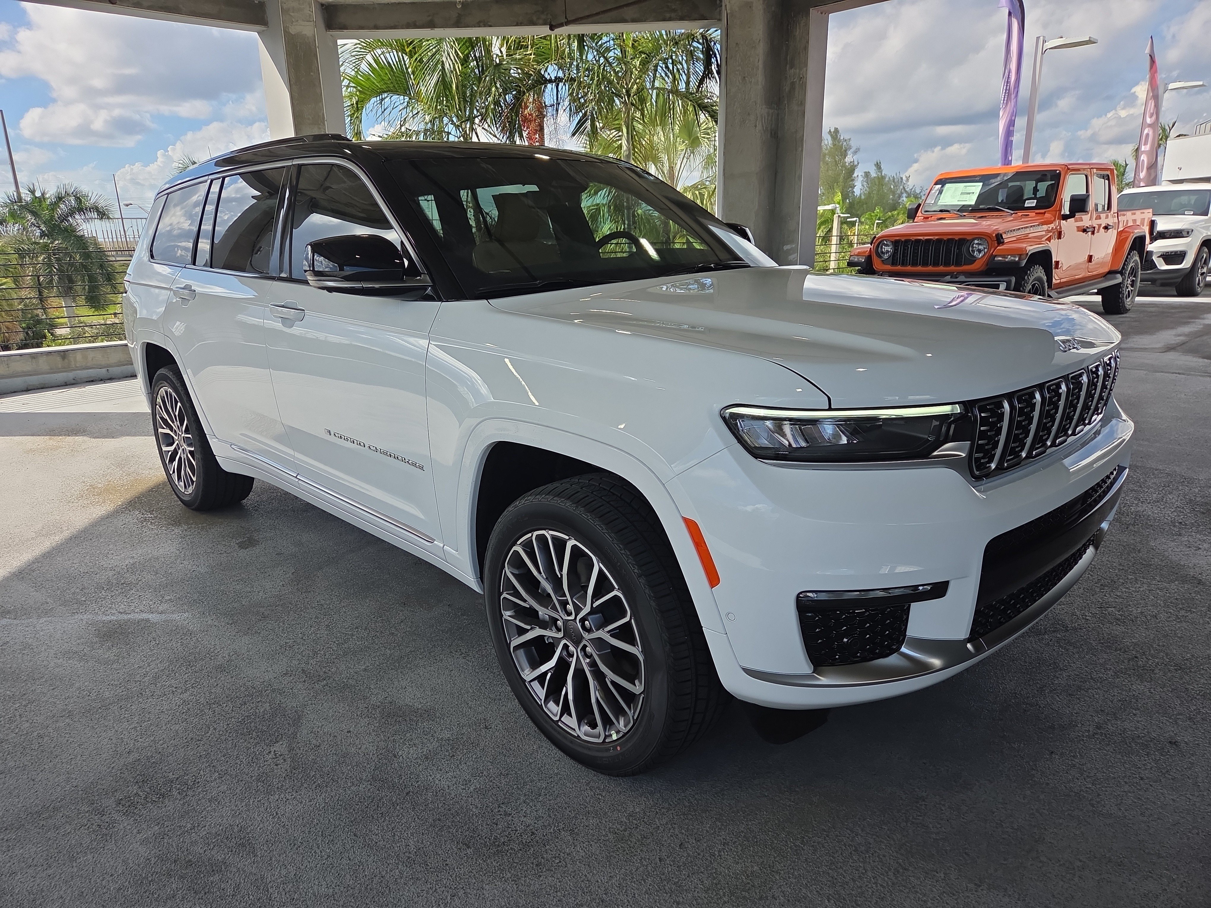 New 2025 Jeep Grand Cherokee L Summit AWD/4WD image 2
