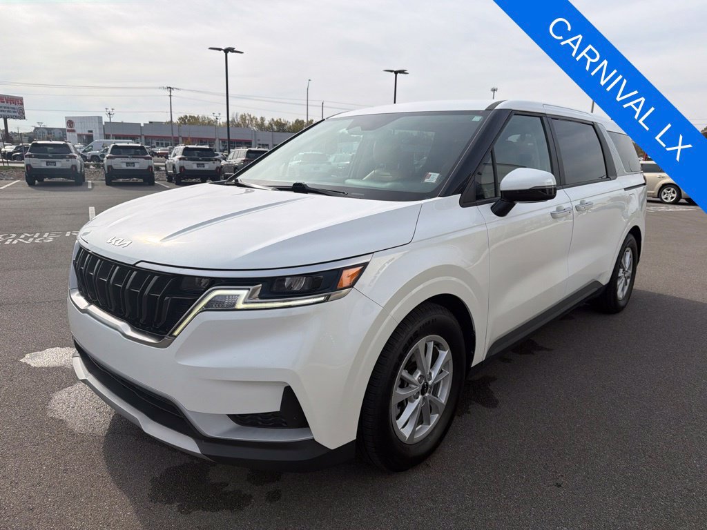 Used 2023 Kia Carnival LX FWD image 3