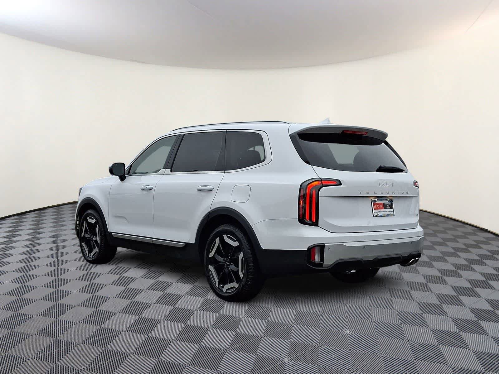 Used 2024 Kia Telluride EX AWD/4WD image 7
