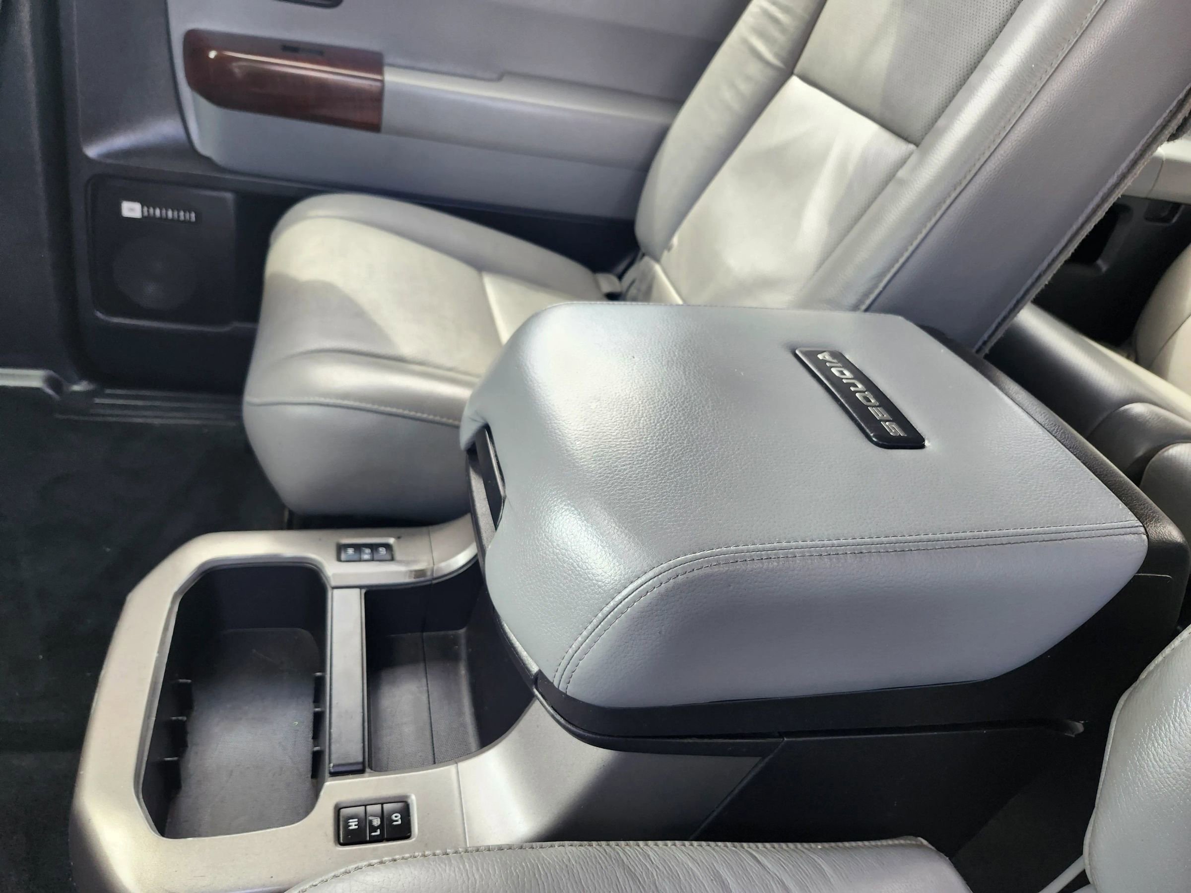 Used 2016 Toyota Sequoia Platinum AWD/4WD image 19