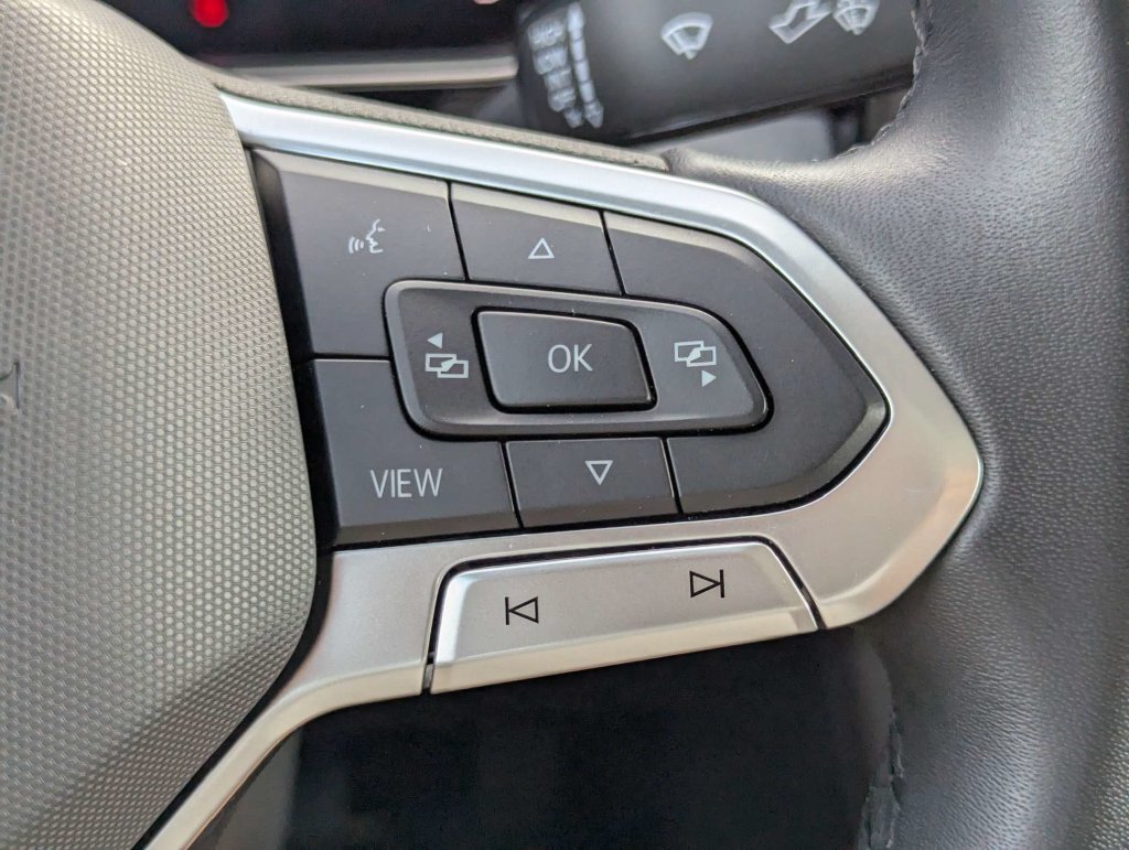 Used 2025 Volkswagen Jetta SE FWD image 27