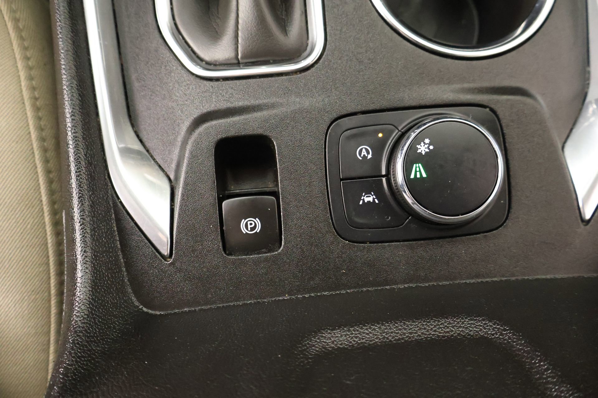 Used 2023 Chevrolet Traverse LS w/ Safety Package image 7