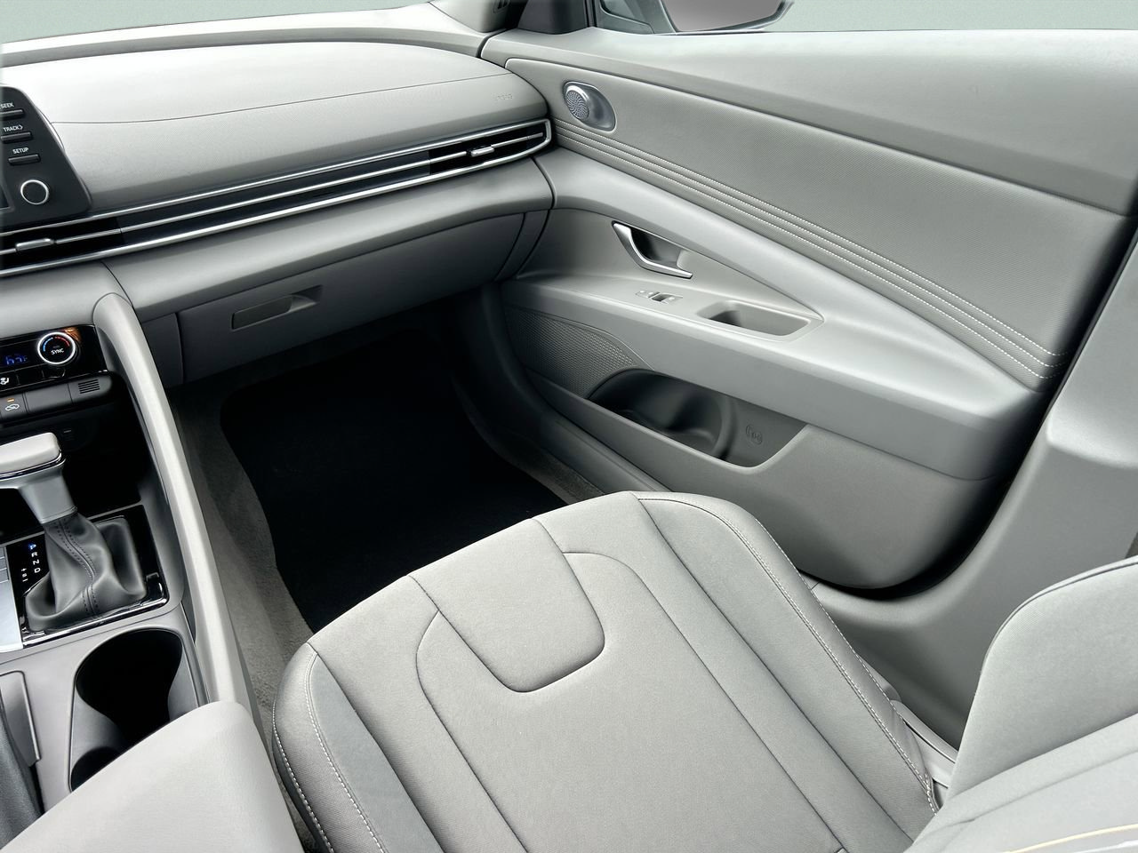 New 2026 Hyundai Elantra Sport FWD image 21
