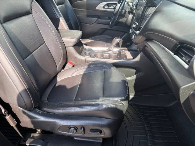 Used 2020 Chevrolet Traverse LT w/ LT Premium Package FWD image 22