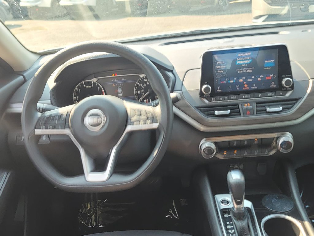 Used 2024 Nissan Altima 2.5 SV FWD image 30