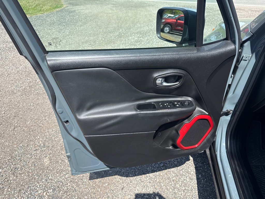 Used 2015 Jeep Renegade Trailhawk w/ Safety & Security Group I image 25