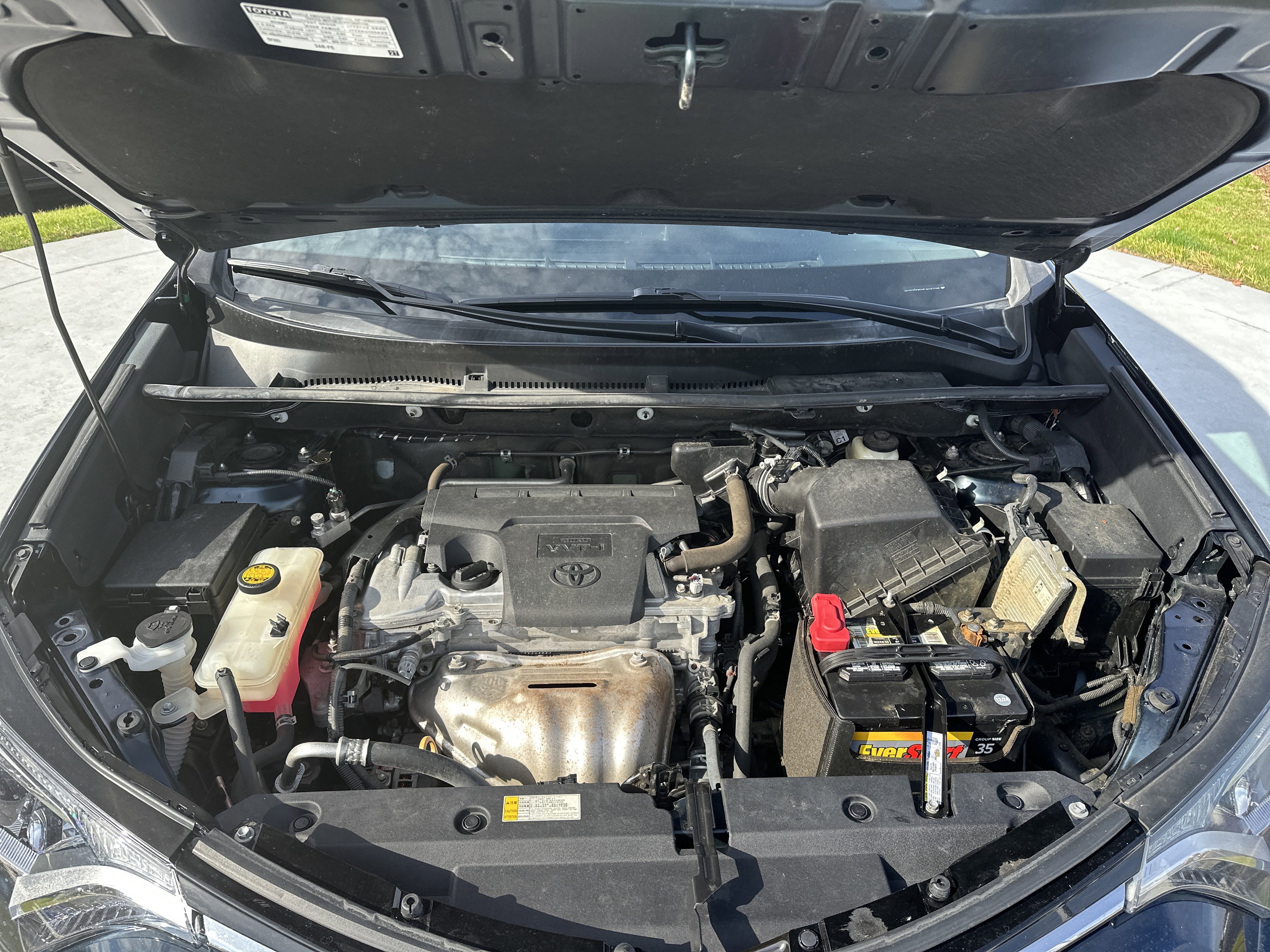 Used 2018 Toyota RAV4 LE image 33