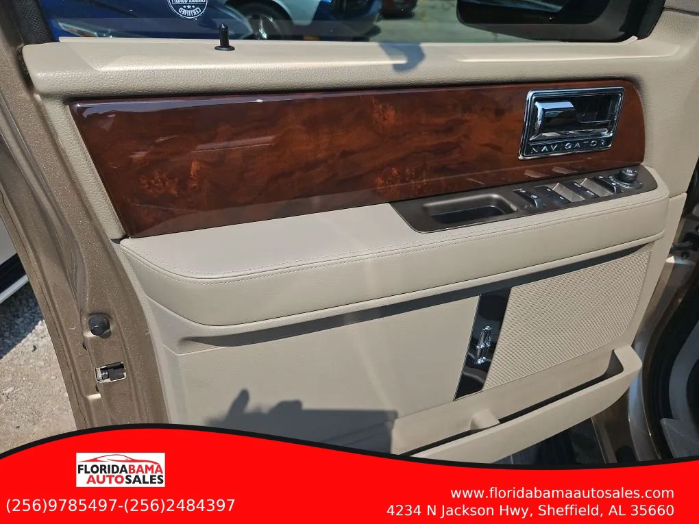 Used 2014 Lincoln Navigator 2WD image 11