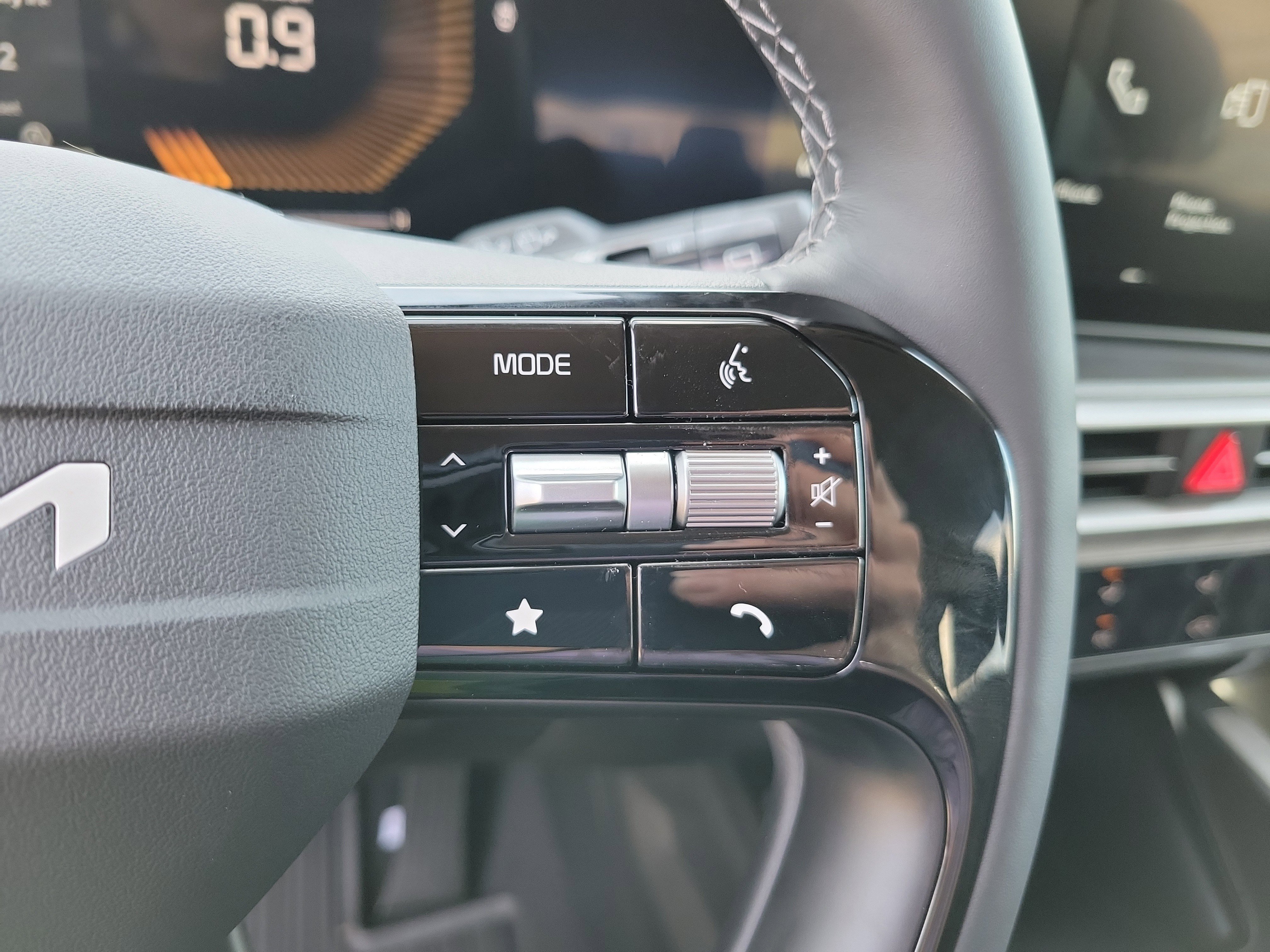 New 2026 Kia Sorento LX FWD image 14