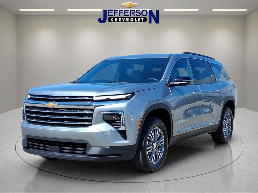 Used 2025 Chevrolet Traverse LT FWD image 1