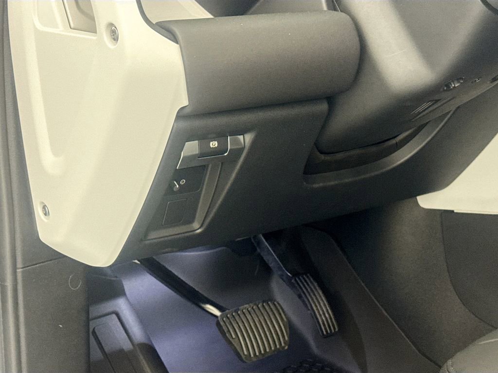 New 2026 Land Rover Defender 110 S AWD/4WD image 10