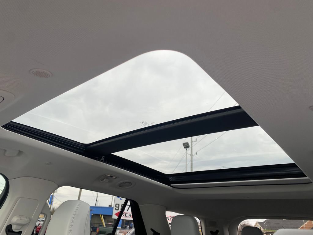 Used 2025 Ford Explorer Platinum w/ LUX Leather Package image 13