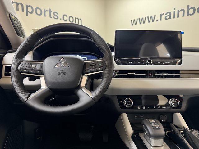 New 2025 Mitsubishi Outlander SE image 9