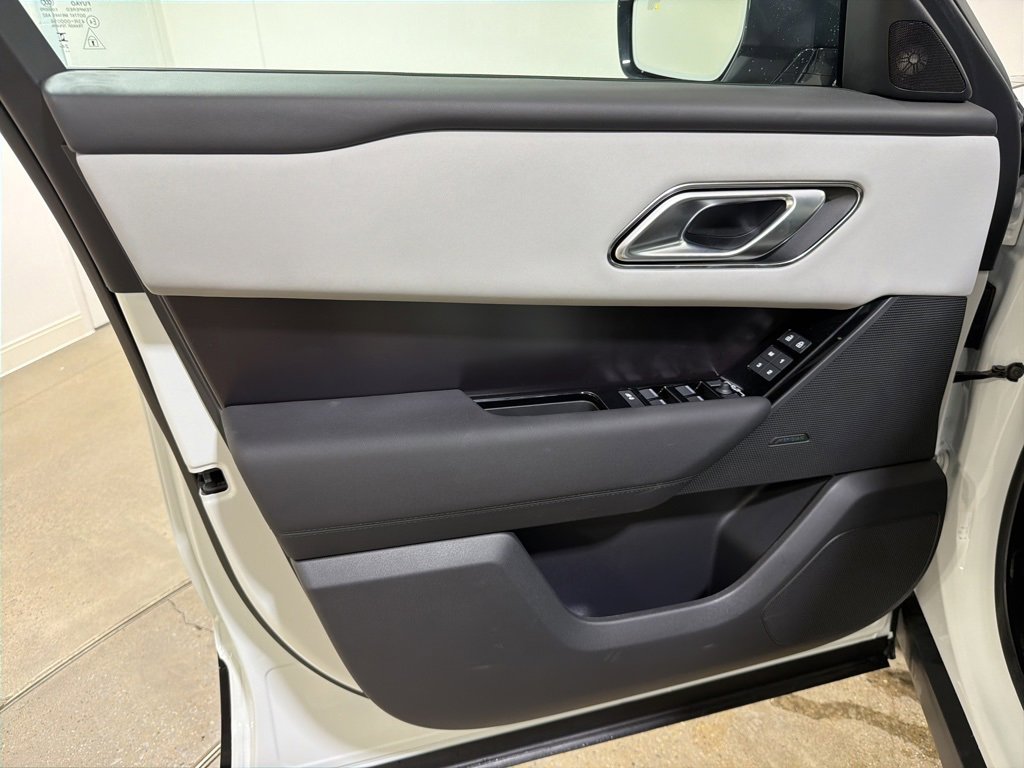 New 2026 Land Rover Range Rover Velar Dynamic SE image 9