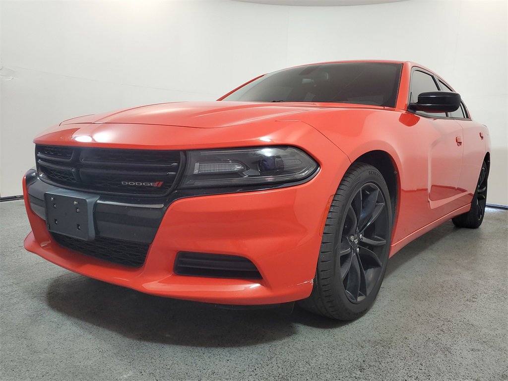 Used 2017 Dodge Charger SE w/ Blacktop Package image 3