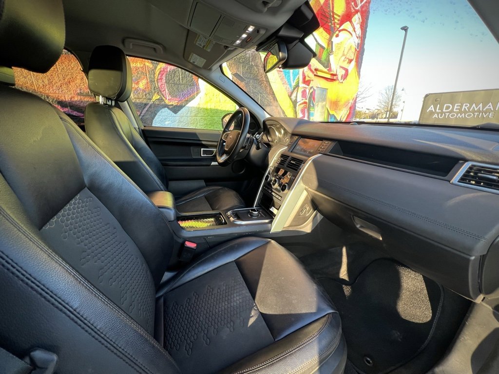 Used 2019 Land Rover Discovery Sport SE image 29