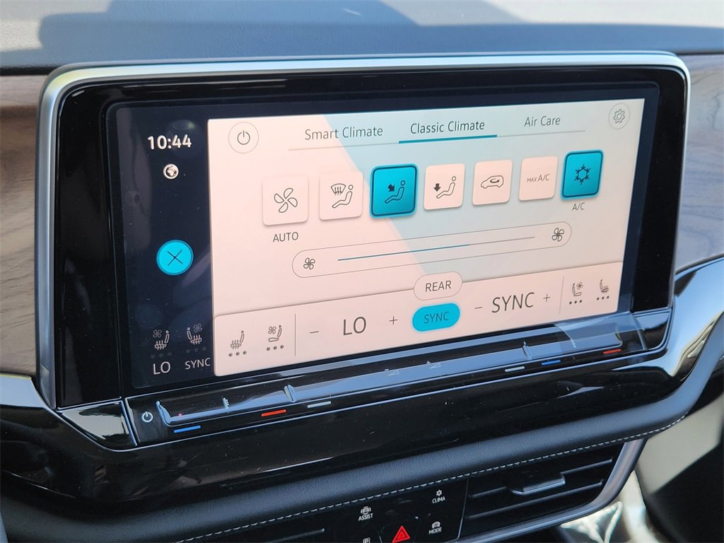 New 2025 Volkswagen Atlas Peak Edition SE image 12