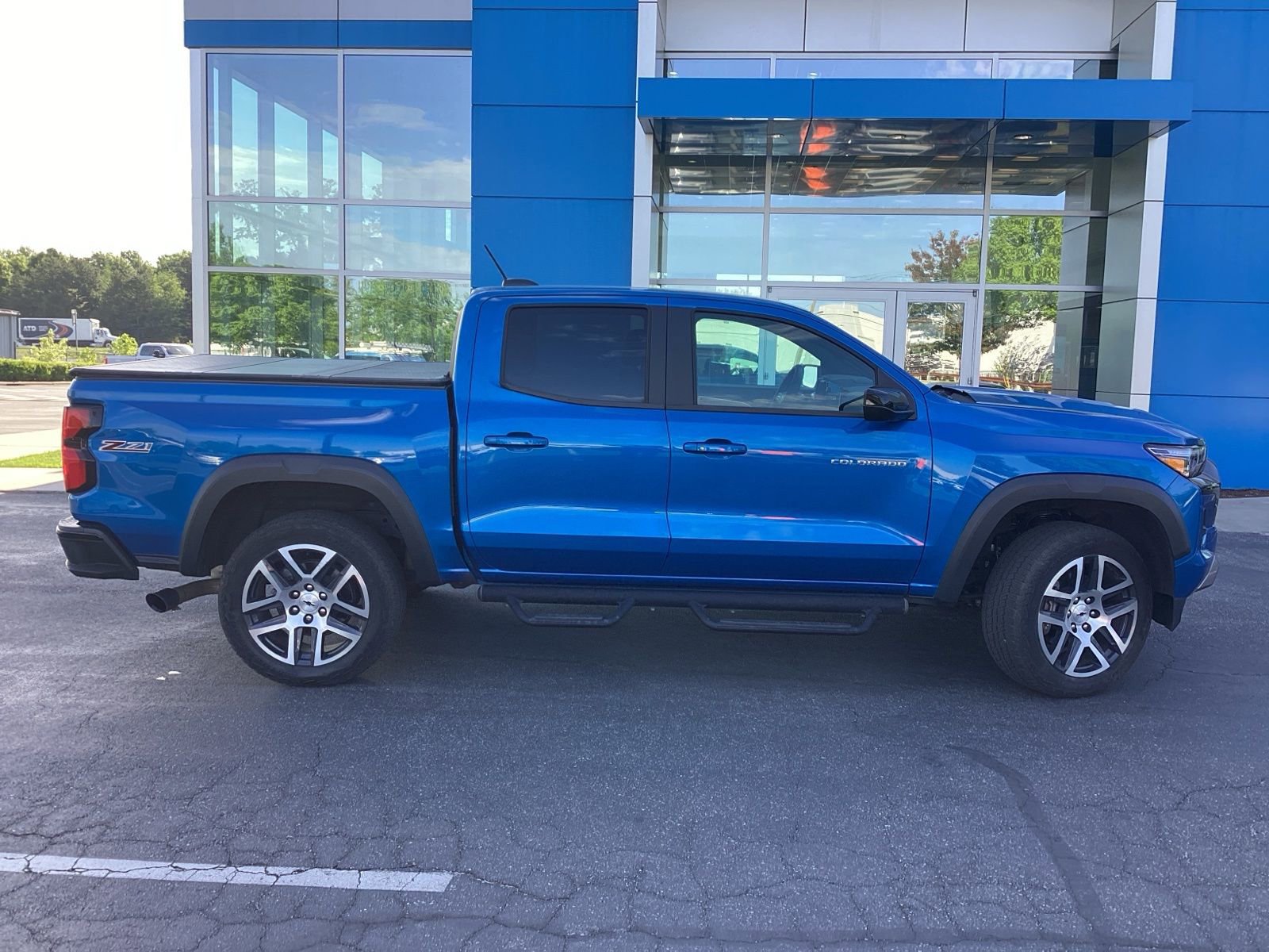 Used 2023 Chevrolet Colorado Z71 w/ Z71 Convenience Package 2 image 6