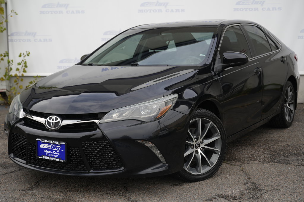 Used 2015 Toyota Camry XSE FWD image 2