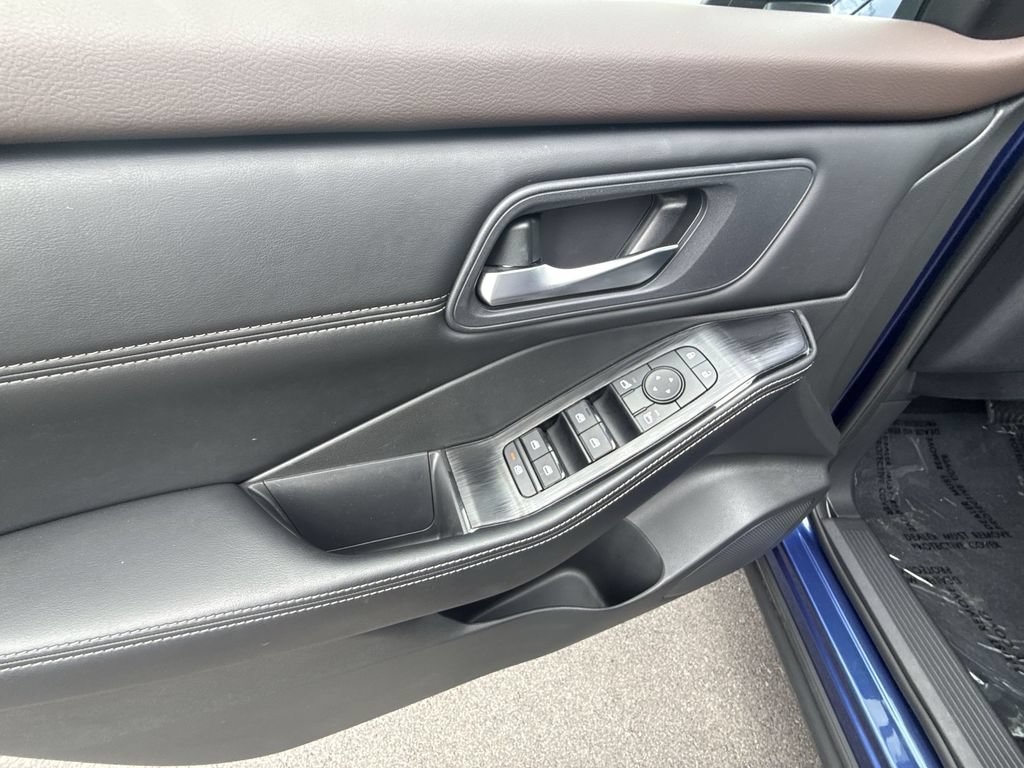Used 2023 Nissan Rogue SV w/ SV Premium B Package FWD image 13