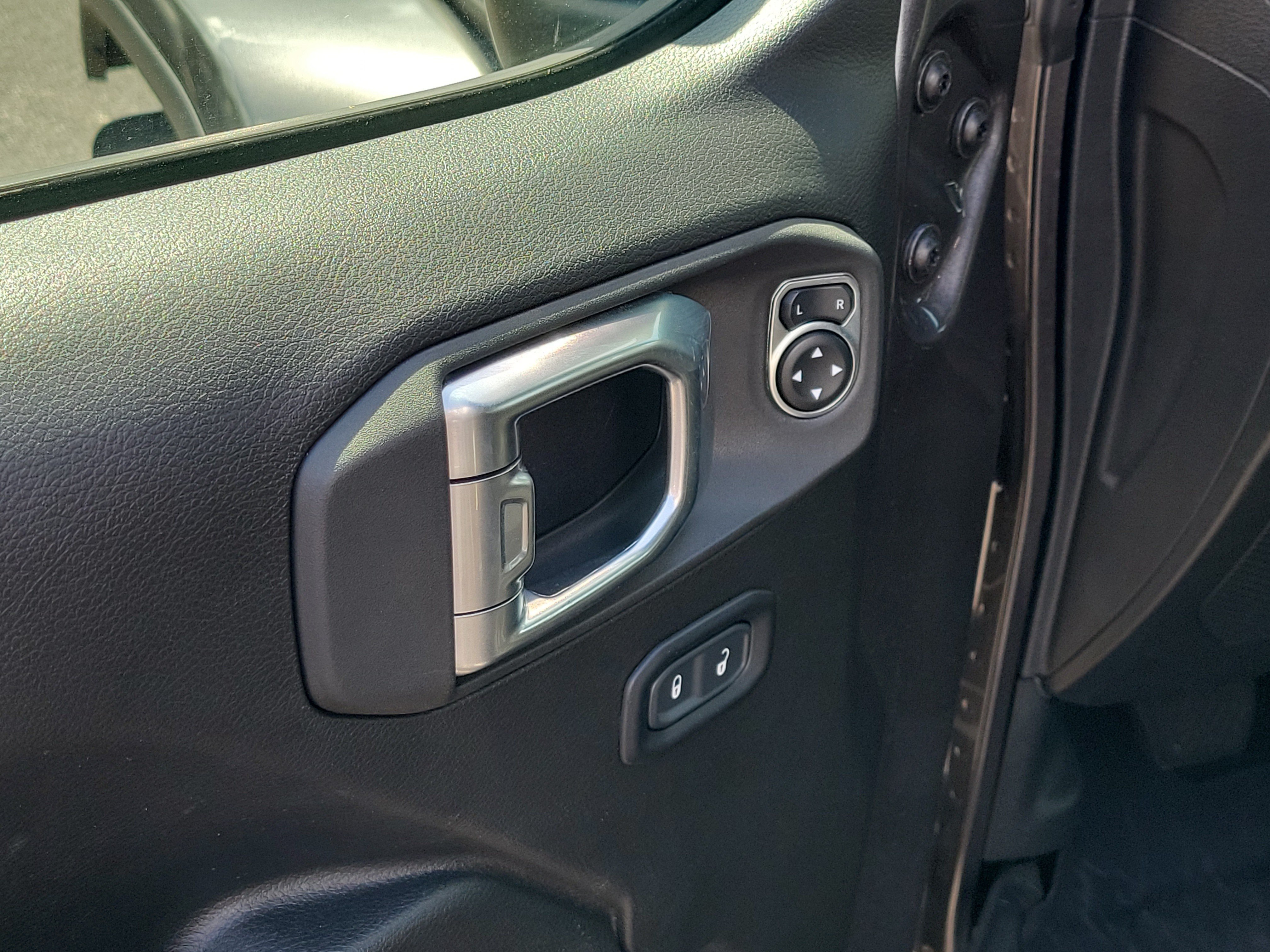 Used 2023 Jeep Gladiator Sport AWD/4WD image 18