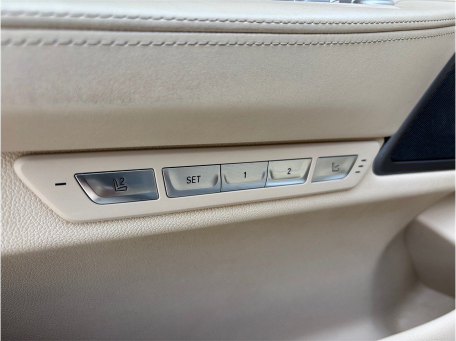 Used 2016 BMW 750i RWD image 23