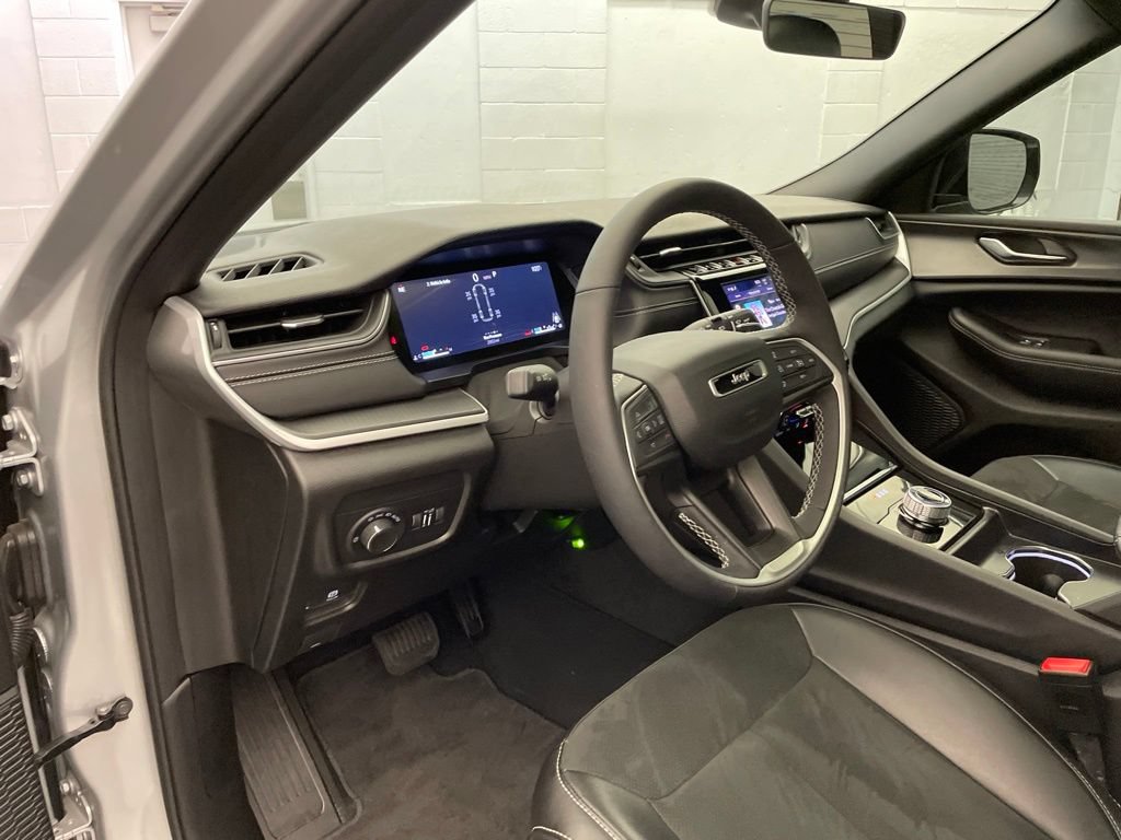 New 2025 Jeep Grand Cherokee L Altitude RWD image 15