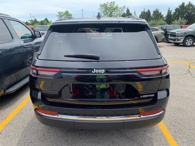 Used 2025 Jeep Grand Cherokee Limited RWD image 4